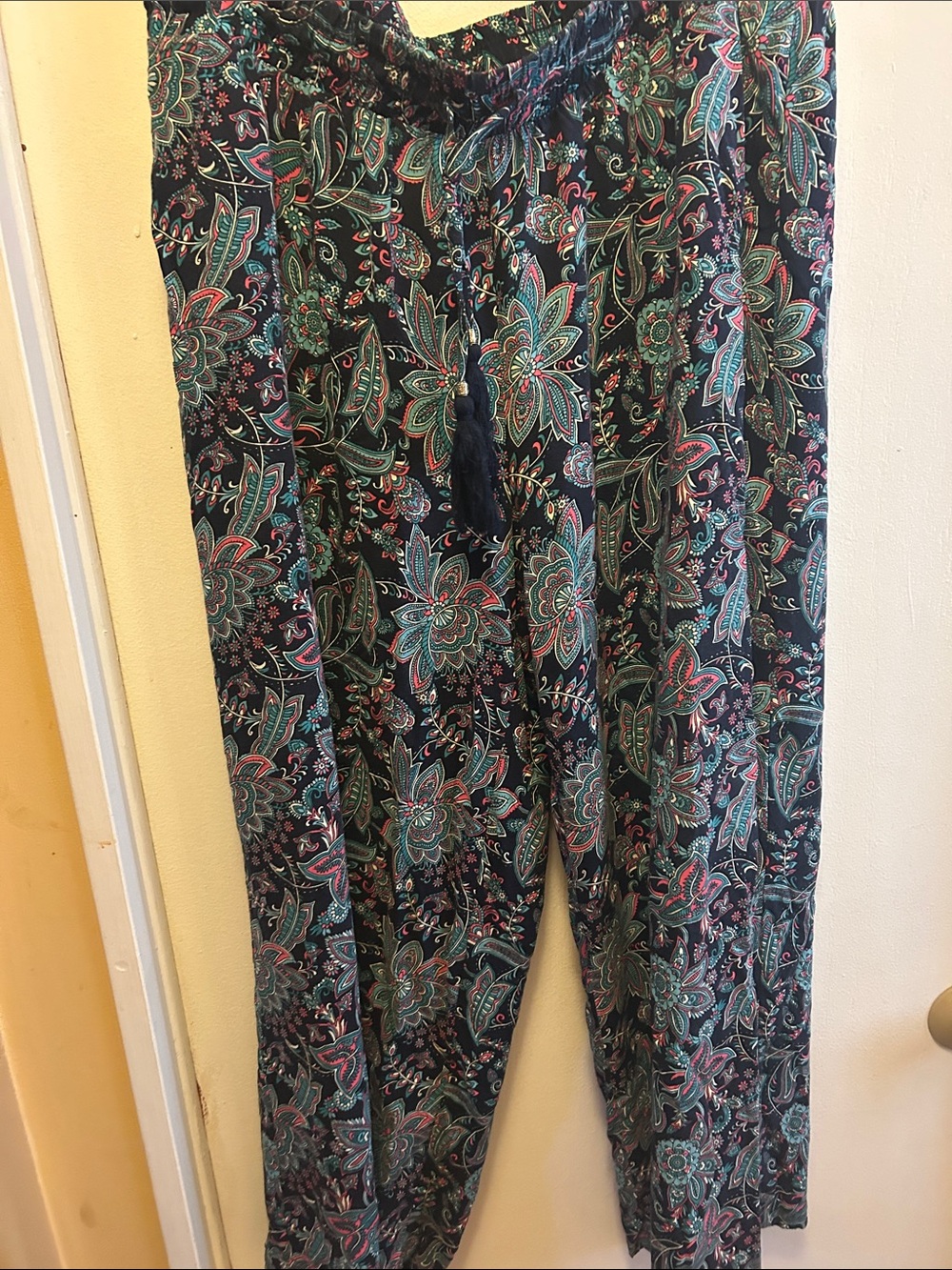 Philosophy Black Paisley Floral Drawstring Capris